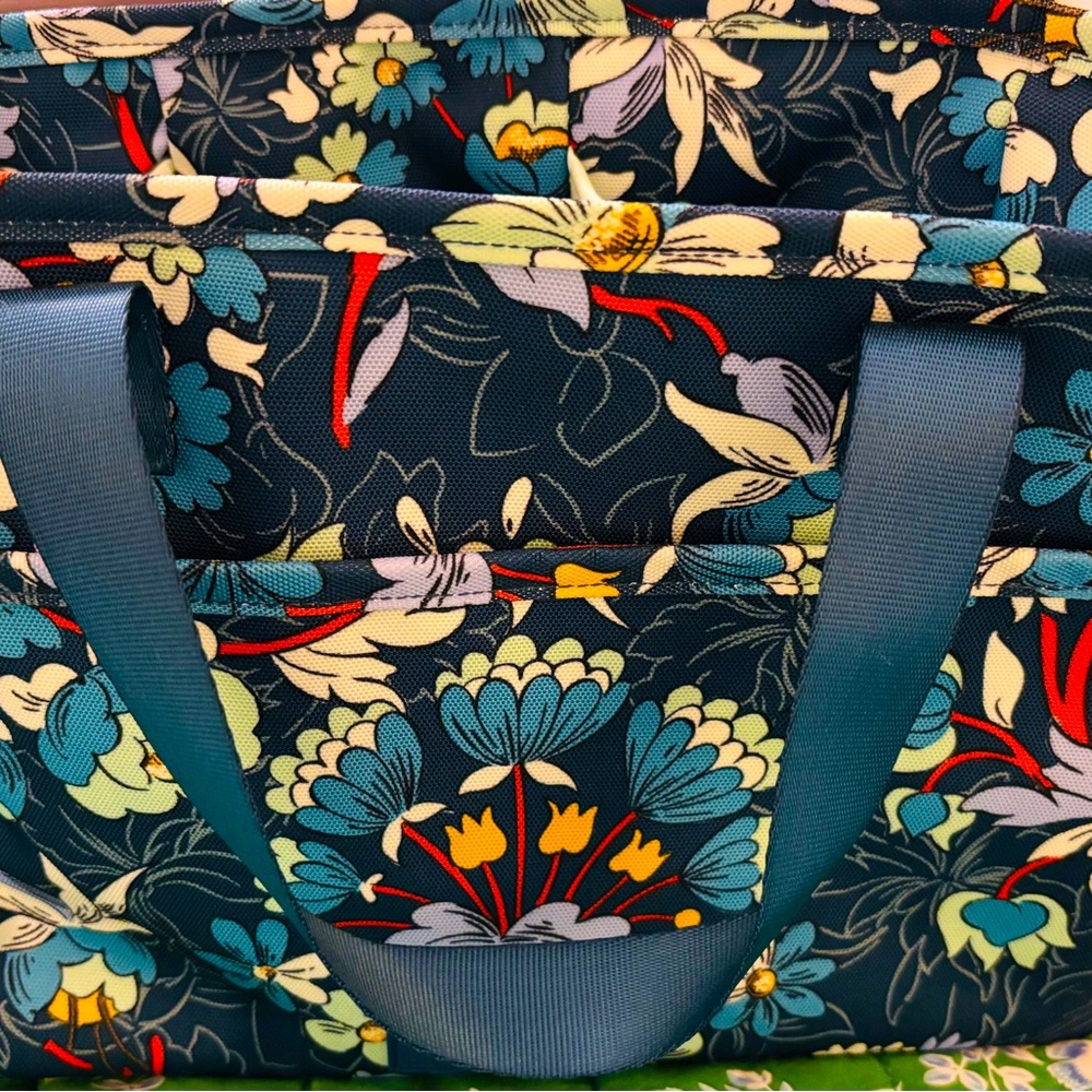 Vera Bradley Everything Organizer – Floral Bursts – Retired Print